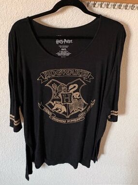 Warner Bros. Black T‑Shirt with Gold Harry Potter Crest